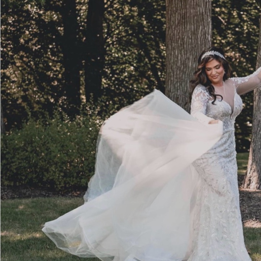 Elegant White Lace Wedding Dress